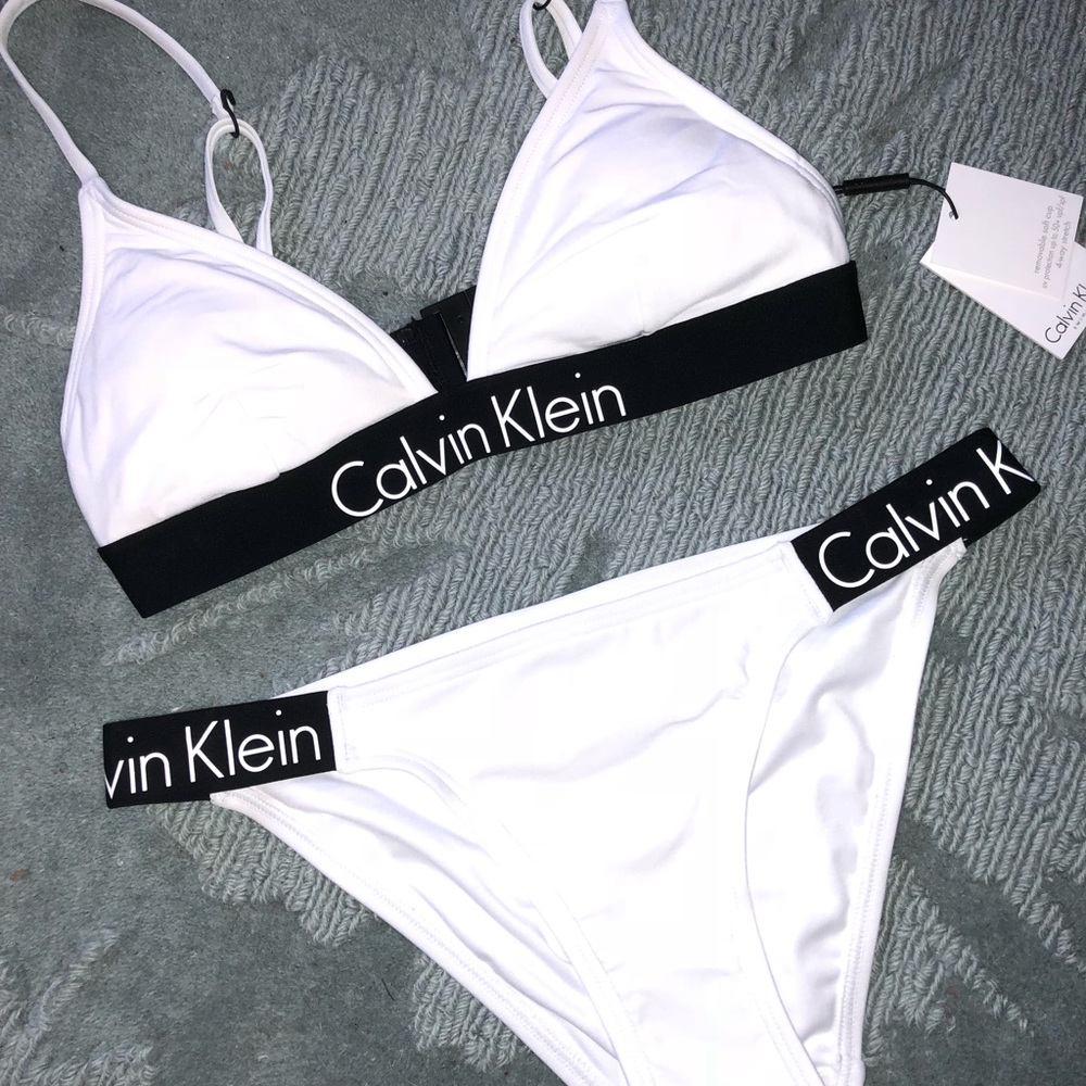 Calvin Klein White Two Piece with Logo - Picture 2 of 2